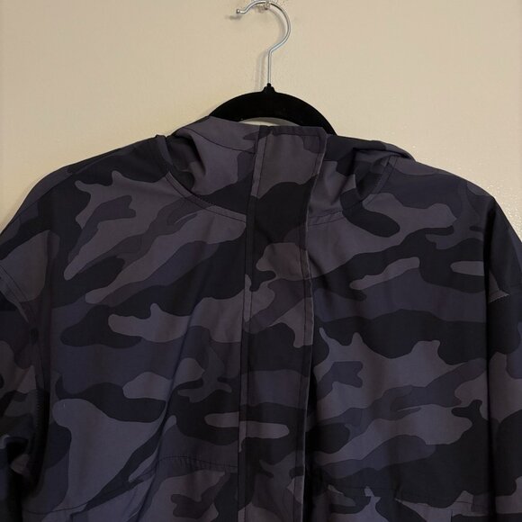 Old Navy Active Women S Black Camo Water-Resistant Hooded Cropped Utility Jacket - Picture 6 of 10